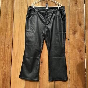 Chicos Faux Leather Rocker Goth Moto Coated Cropped Flaired Jeans Sz 3.5 (18)